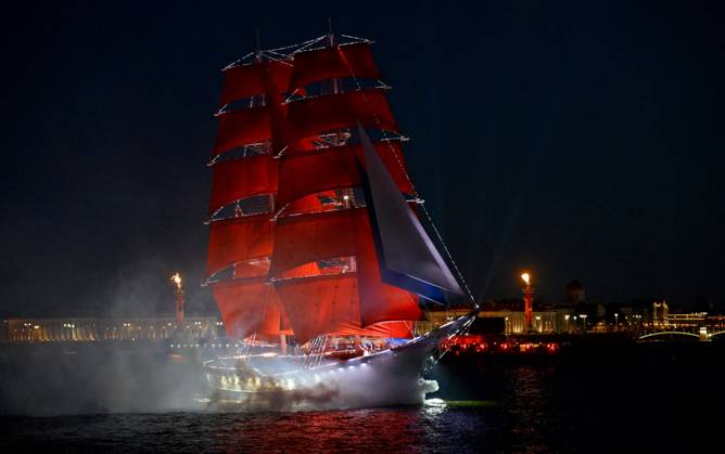 Russia Scarlet Sails Show 9196811 28.06.2026 Brig Rossiya (Russia) sails along the Neva River during the Scarlet Sails (Alye Parusa) Festival, an annual event for high school graduates, in St. Petersburg, Russia. Alexei Danichev Sputnik St. Petersburg Russia  Copyright: xAlexeixDanichevx