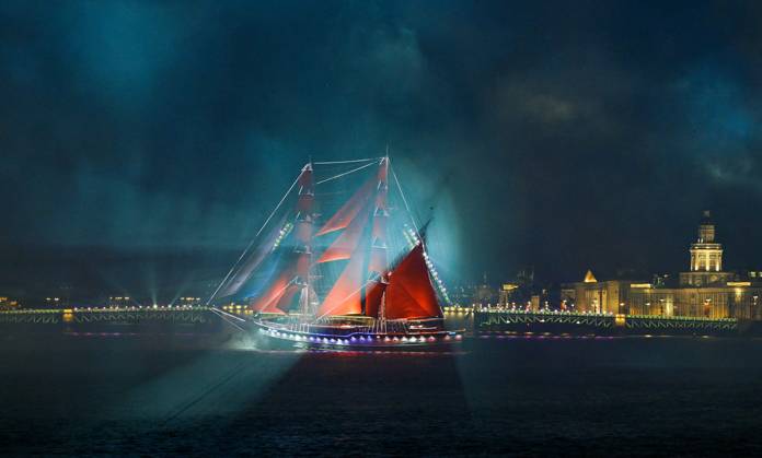 Russia Scarlet Sails Show 9196812 28.06.2026 Brig Rossiya (Russia) sails along the Neva River during the Scarlet Sails (Alye Parusa) Festival, an annual event for high school graduates, in St. Petersburg, Russia. Alexei Danichev Sputnik St. Petersburg Russia  Copyright: xAlexeixDanichevx