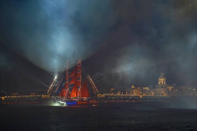 Russia Scarlet Sails Show 9196816 28.06.2026 Brig Rossiya (Russia) sails along the Neva River during the Scarlet Sails (Alye Parusa) Festival, an annual event for high school graduates, in St. Petersburg, Russia. Alexei Danichev Sputnik St. Petersburg Russia  Copyright: xAlexeixDanichevx