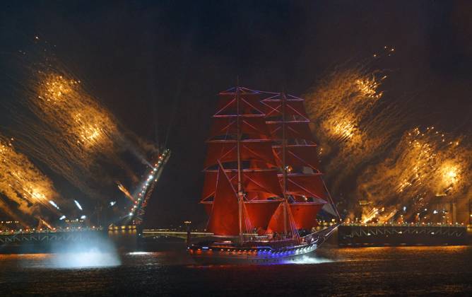 Russia Scarlet Sails Show 9196809 28.06.2026 Brig Rossiya (Russia) sails along the Neva River as fireworks illuminate the sky during the Scarlet Sails (Alye Parusa) festival, an annual event for high school graduates, in St. Petersburg, Russia. Alexei Danichev Sputnik St. Petersburg Russia  Copyright: xAlexeixDanichevx