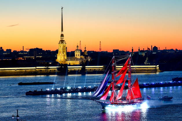 RUSSIA, ST PETERSBURG - JUNE 28, 2026: The Rossiya brig sails the Neva River during the Scarlet Sails festival, an annual celebration for secondary school leavers St Petersburg Russia  - ZUMAt113 20260628_zaa_t113_033 Copyright: xAlexanderxMelekhovx