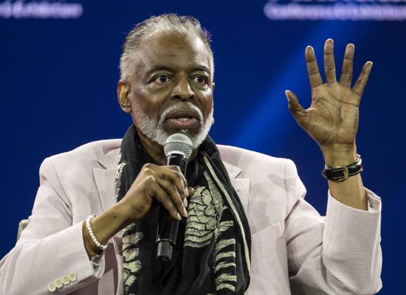 June 27, 2026 -Chicago, Illinois, USA - LEVAR BURTON speaks during the American Library Association s 2026 Conference and Exhibition. The ALA is celebrating its 150th anniversary this year. Chicago USA - ZUMAce6_ 20260627_zaf_ce6_024 Copyright: xBrianxCahnx