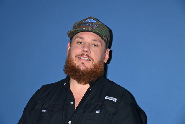 Alan Jackson Last Call: One More for the Road - The Finale Luke Combs arriving backstage at Alan Jackson Last Call: One More for the Road - The Finale concert held at Nissan Stadium on June 27, 2026 in Nashville, TN. Nashville Nissan Stadium Tennessee USA Copyright: xTammiexArroyo AFF-USA.comx