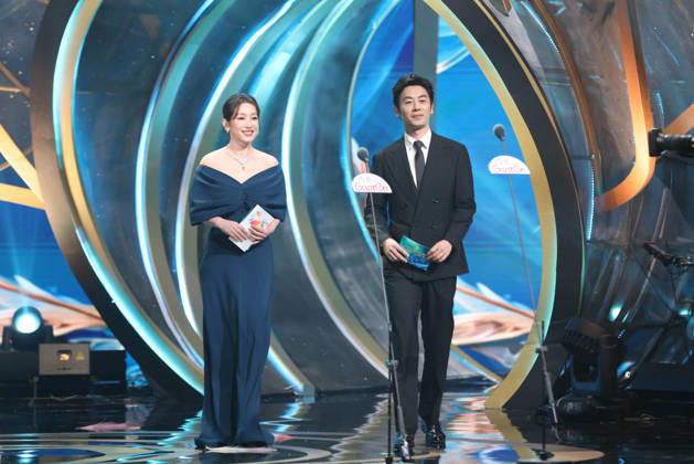 SHANGHAI, CHINA - JUNE 26: Actor Zhu Yawen and actress Qin Hailu attend the Magnolia Awards Ceremony of the 31st Shanghai TV Festival (STVF) on June 26, 2026 in Shanghai, China.  Copyright: xVCGx 111650725634