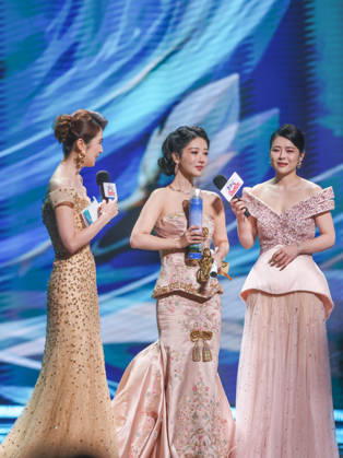 SHANGHAI, CHINA - JUNE 26: Actress Andy Yang Zi wins the Best Actress Award during the Magnolia Awards Ceremony of the 31st Shanghai TV Festival (STVF) on June 26, 2026 in Shanghai, China.  Copyright: xVCGx 111650720791