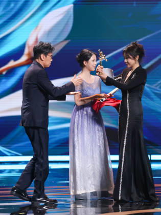 SHANGHAI, CHINA - JUNE 26: Actor Yu Hewei wins the Best Actor Award during the Magnolia Awards Ceremony of the 31st Shanghai TV Festival (STVF) on June 26, 2026 in Shanghai, China.  Copyright: xVCGx 111650722624