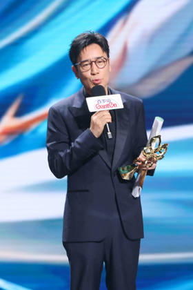 SHANGHAI, CHINA - JUNE 26: Actor Yu Hewei wins the Best Actor Award during the Magnolia Awards Ceremony of the 31st Shanghai TV Festival (STVF) on June 26, 2026 in Shanghai, China.  Copyright: xVCGx 111650722629