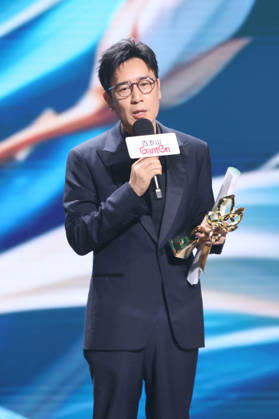 SHANGHAI, CHINA - JUNE 26: Actor Yu Hewei wins the Best Actor Award during the Magnolia Awards Ceremony of the 31st Shanghai TV Festival (STVF) on June 26, 2026 in Shanghai, China.  Copyright: xVCGx 111650722631