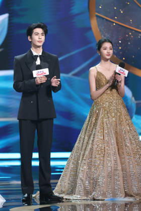 SHANGHAI, CHINA - JUNE 26: Actor Zhang Linghe and actress Guan Xiaotong serve as host and hostess during the Magnolia Awards Ceremony of the 31st Shanghai TV Festival (STVF) on June 26, 2026 in Shanghai, China.  Copyright: xVCGx 111650734621