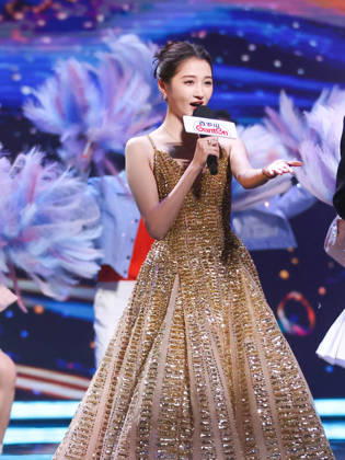 SHANGHAI, CHINA - JUNE 26: Actress Guan Xiaotong serves as hostess during the Magnolia Awards Ceremony of the 31st Shanghai TV Festival (STVF) on June 26, 2026 in Shanghai, China.  Copyright: xVCGx 111650734635