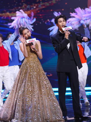 SHANGHAI, CHINA - JUNE 26: Actor Zhang Linghe and actress Guan Xiaotong serve as host and hostess during the Magnolia Awards Ceremony of the 31st Shanghai TV Festival (STVF) on June 26, 2026 in Shanghai, China.  Copyright: xVCGx 111650734640
