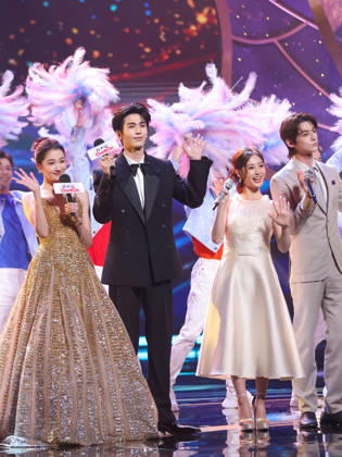 SHANGHAI, CHINA - JUNE 26: Actor Zhang Linghe and actress Guan Xiaotong serve as host and hostess during the Magnolia Awards Ceremony of the 31st Shanghai TV Festival (STVF) on June 26, 2026 in Shanghai, China.  Copyright: xVCGx 111650734642
