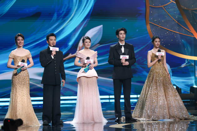 SHANGHAI, CHINA - JUNE 26: Actor Zhang Linghe (R2) and actress Guan Xiaotong (R1) serve as host and hostess during the Magnolia Awards Ceremony of the 31st Shanghai TV Festival (STVF) on June 26, 2026 in Shanghai, China.  Copyright: xVCGx 111650734617