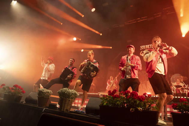 27.06.2026, Klosters-Serneus, Schulhaus Bündelti, Gatschiefer Openair, Stubete Gäng Klosters-Serneus Schulhaus Bündelti Grisons Switzerland Copyright: xJustPictures.ch AlexanderxRaemyx jp-de-AlRa-DSC04599