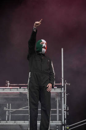 Kneecap performing live at Crystal Palace Park, London 27 June 2026 Kneecap performing live at Crystal Palace Park, London 27 June 2026 DJ Provai (J. J. O Dochartaigh) Kneecap are an Irish hip-hop trio. They rap in a mixture of English and Irish. Their first single C.E.A.R.T.A. (cearta is Irish for rights ) was released in ˜17, followed by their mixtape, 3CAG, in ˜18. Their first studio album, Fine Art, was released in ˜24 Their second studio album, Fenian, was released in ˜26. The group has been at the centre of public debates about free speech and the expression of political opinions within Ireland and the UK. Their themes focus on working class, youth culture, Irish republicanism and Irish language rights. In concert, they Copyright: xDafyddxOwenx xDafyddxOwenx-xB5377x xAvalonx 1112995459