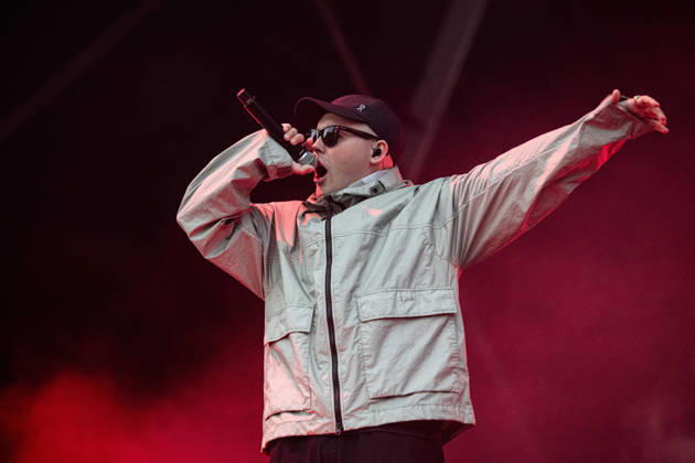 Kneecap performing live at Crystal Palace Park, London 27 June 2026 Kneecap performing live at Crystal Palace Park, London 27 June 2026 Mo Chara (Liam Og O hAnnaidh) - rapper, vocals Kneecap are an Irish hip-hop trio. They rap in a mixture of English and Irish. Their first single C.E.A.R.T.A. (cearta is Irish for rights ) was released in ˜17, followed by their mixtape, 3CAG, in ˜18. Their first studio album, Fine Art, was released in ˜24 Their second studio album, Fenian, was released in ˜26. The group has been at the centre of public debates about free speech and the expression of political opinions within Ireland and the UK. Their themes focus on working class, youth culture, Irish republicanism and Irish language rights. In Copyright: xDafyddxOwenx xDafyddxOwenx-xB5377x xAvalonx 1112995589