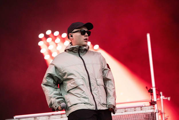Kneecap performing live at Crystal Palace Park, London 27 June 2026 Kneecap performing live at Crystal Palace Park, London 27 June 2026 Mo Chara (Liam Og O hAnnaidh) - rapper, vocals Kneecap are an Irish hip-hop trio. They rap in a mixture of English and Irish. Their first single C.E.A.R.T.A. (cearta is Irish for rights ) was released in ˜17, followed by their mixtape, 3CAG, in ˜18. Their first studio album, Fine Art, was released in ˜24 Their second studio album, Fenian, was released in ˜26. The group has been at the centre of public debates about free speech and the expression of political opinions within Ireland and the UK. Their themes focus on working class, youth culture, Irish republicanism and Irish language rights. In Copyright: xDafyddxOwenx xDafyddxOwenx-xB5377x xAvalonx 1112995701