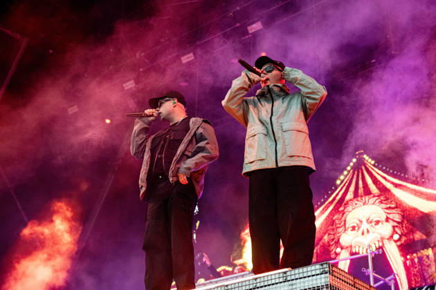 Kneecap performing live at Crystal Palace Park, London 27 June 2026 Kneecap performing live at Crystal Palace Park, London 27 June 2026 Mo Chara (Liam Og O hAnnaidh) - rapper, vocals and Moglai Bap (Naoise O Caireallai) Kneecap are an Irish hip-hop trio. They rap in a mixture of English and Irish. Their first single C.E.A.R.T.A. (cearta is Irish for rights ) was released in ˜17, followed by their mixtape, 3CAG, in ˜18. Their first studio album, Fine Art, was released in ˜24 Their second studio album, Fenian, was released in ˜26. The group has been at the centre of public debates about free speech and the expression of political opinions within Ireland and the UK. Their themes focus on working class, youth culture, Irish rep Copyright: xDafyddxOwenx xDafyddxOwenx-xB5377x xAvalonx 1112996031