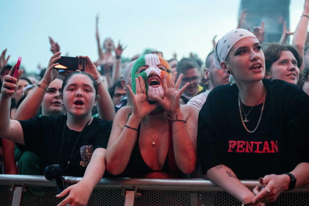 Kneecap performing live at Crystal Palace Park, London 27 June 2026 Kneecap performing live at Crystal Palace Park, London 27 June 2026 Fans in the crowd Kneecap are an Irish hip-hop trio. They rap in a mixture of English and Irish. Their first single C.E.A.R.T.A. (cearta is Irish for rights ) was released in ˜17, followed by their mixtape, 3CAG, in ˜18. Their first studio album, Fine Art, was released in ˜24 Their second studio album, Fenian, was released in ˜26. The group has been at the centre of public debates about free speech and the expression of political opinions within Ireland and the UK. Their themes focus on working class, youth culture, Irish republicanism and Irish language rights. In concert, they have made stateme Copyright: xDafyddxOwenx xDafyddxOwenx-xB5377x xAvalonx 1112996305