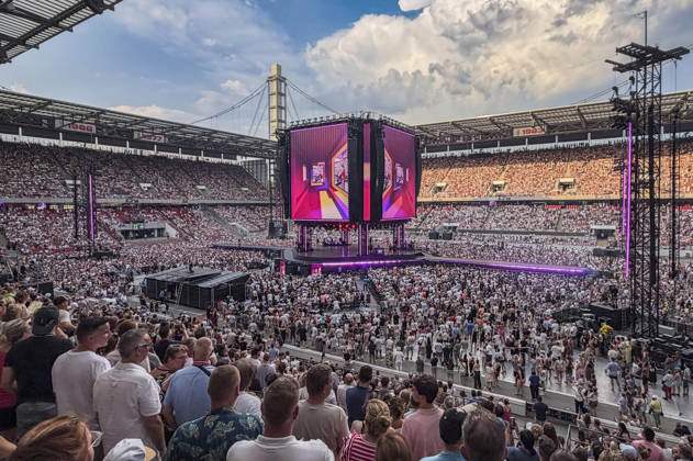 Publikum beim Helene Fischer Konzert 360Â° Stadion Tour im RheinEnergieStadion. Köln, 27.06.2026 (Hinweis: Verwendung nur redaktionell in Bezug auf das Konzert bzw. die aktuelle Tour)