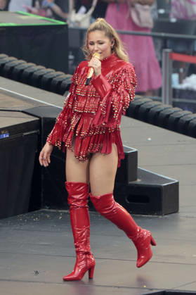 Helene Fischer live bei einem Konzert ihrer 360Â° Stadion Tour im RheinEnergieStadion. Köln, 27.06.2026 (Hinweis: Verwendung nur redaktionell in Bezug auf das Konzert bzw. die aktuelle Tour)