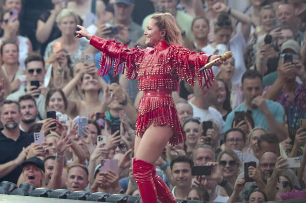 Helene Fischer live bei einem Konzert ihrer 360Â° Stadion Tour im RheinEnergieStadion. Köln, 27.06.2026 (Hinweis: Verwendung nur redaktionell in Bezug auf das Konzert bzw. die aktuelle Tour)