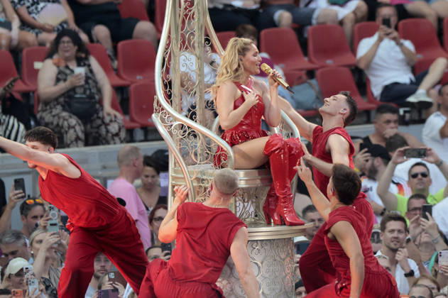 Helene Fischer live bei einem Konzert ihrer 360Â° Stadion Tour im RheinEnergieStadion. Köln, 27.06.2026 (Hinweis: Verwendung nur redaktionell in Bezug auf das Konzert bzw. die aktuelle Tour)