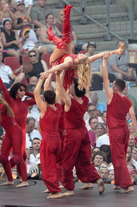 Helene Fischer live bei einem Konzert ihrer 360Â° Stadion Tour im RheinEnergieStadion. Köln, 27.06.2026 (Hinweis: Verwendung nur redaktionell in Bezug auf das Konzert bzw. die aktuelle Tour)