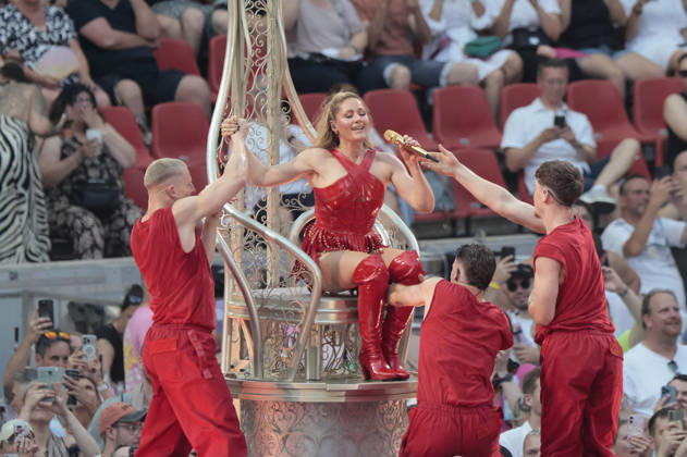 Helene Fischer live bei einem Konzert ihrer 360Â° Stadion Tour im RheinEnergieStadion. Köln, 27.06.2026 (Hinweis: Verwendung nur redaktionell in Bezug auf das Konzert bzw. die aktuelle Tour)