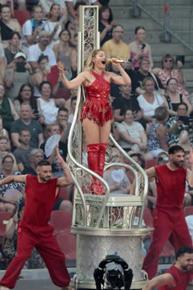 Helene Fischer live bei einem Konzert ihrer 360Â° Stadion Tour im RheinEnergieStadion. Köln, 27.06.2026 (Hinweis: Verwendung nur redaktionell in Bezug auf das Konzert bzw. die aktuelle Tour)
