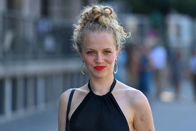 Kya-Celina Barucki (Schauspielerin), Einzelbild,angeschnittenes Einzelmotiv,Portrait,Portraet. Eroeffnung 43.Filmfest Muenchen am 27.06.2026 Gasteig HP8.