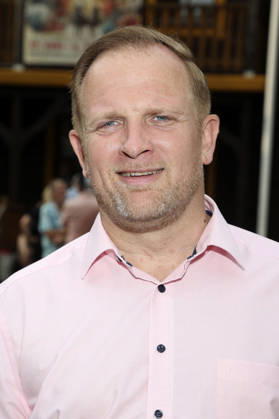 Toni Köppen bei der Premiere von Im Tal des Todes bei den Karl-May-Spielen 2026 im Freilichttheater am Kalkberg. Bad Segeberg, 27.06.2026