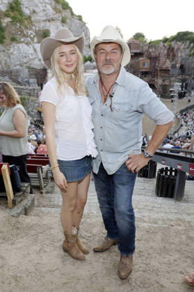 Lina Demtröder und Till Demtröder bei der Premiere von Im Tal des Todes bei den Karl-May-Spielen 2026 im Freilichttheater am Kalkberg. Bad Segeberg, 27.06.2026