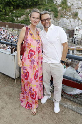 Patrick Bach mit Partnerin Monika Grosse bei der Premiere von Im Tal des Todes bei den Karl-May-Spielen 2026 im Freilichttheater am Kalkberg. Bad Segeberg, 27.06.2026