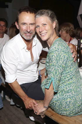 Nicolas König mit Ehefrau Nina König bei der Premiere von Im Tal des Todes bei den Karl-May-Spielen 2026 im Freilichttheater am Kalkberg. Bad Segeberg, 27.06.2026
