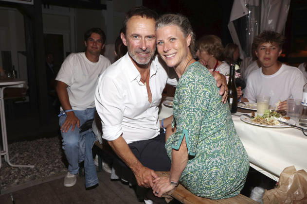 Nicolas König mit Ehefrau Nina König bei der Premiere von Im Tal des Todes bei den Karl-May-Spielen 2026 im Freilichttheater am Kalkberg. Bad Segeberg, 27.06.2026