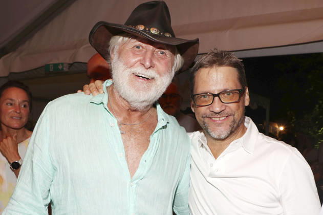 Harald P. Wieczorek und Patrick Bach bei der Premiere von Im Tal des Todes bei den Karl-May-Spielen 2026 im Freilichttheater am Kalkberg. Bad Segeberg, 27.06.2026