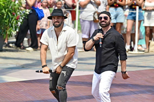 ZDF - Fernsehgarten. Sänger Juan Daniel und Gionathan während der ZDF - Unterhaltungsshow Fernsehgarten am 28.06.2026 in Mainz. 20260628MWI131401