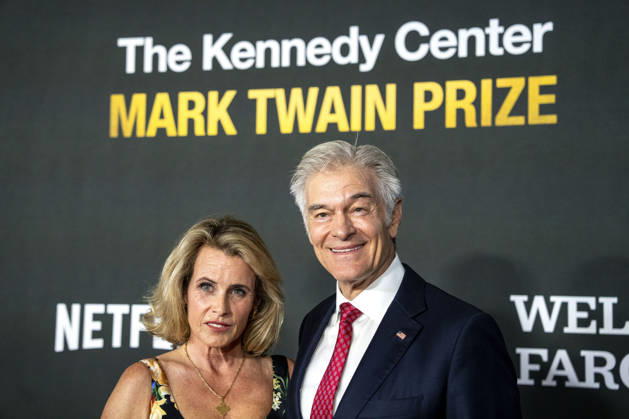 Lisa Oz and Administrator of the US Centers for Medicare and Medicaid Services Mehmet Oz arrive on the red carpet before the 27th Mark Twain Prize for American Humor Award at the Kennedy Center for the Performing Arts in Washington DC on Sunday, June 28, 2026. WAP20260628368 BONNIExCASH