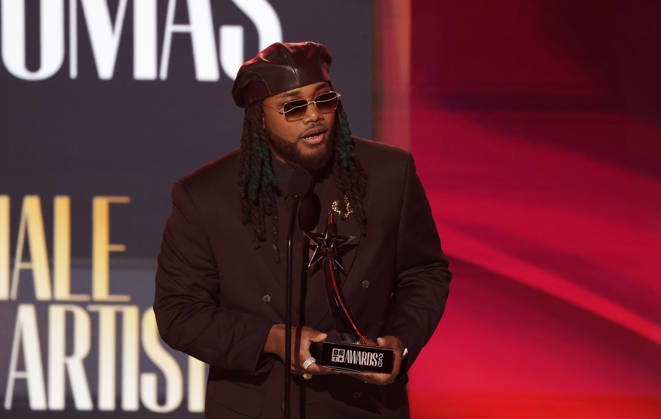 2026 BET Awards - Show Leon Thomas accepts the Best Male R&B Pop Artist award onstage during the 2026 BET Awards at Peacock Theater on June 28, 2026 in Los Angeles, California. Los Angeles Peacock Theater California United States Copyright: xCraSH imageSPACEx