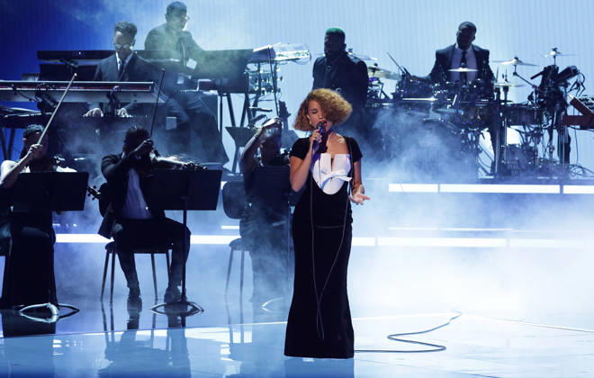 2026 BET Awards - Show Raye performs onstage during the 2026 BET Awards at Peacock Theater on June 28, 2026 in Los Angeles, California. Los Angeles Peacock Theater California United States Copyright: xCraSH imageSPACEx