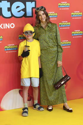 Cathy Hummels mit Sohn Ludwig bei der Premiere des Animationsfilms Minions & Monster Minions & Monsters im Mathäser Filmpalast . München, 28.06.2026