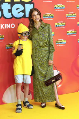 Cathy Hummels mit Sohn Ludwig bei der Premiere des Animationsfilms Minions & Monster Minions & Monsters im Mathäser Filmpalast . München, 28.06.2026