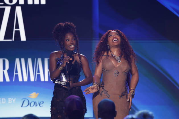 2026 BET Awards - Show SZA and Doechii are seen onstage during the 2026 BET Awards at Peacock Theater on June 28, 2026 in Los Angeles, California. Los Angeles Peacock Theater California United States Copyright: xCraSH imageSPACEx