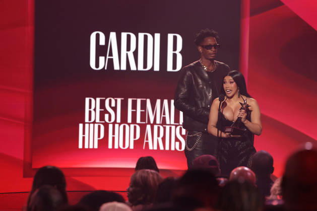 2026 BET Awards - Show Cardi B accepts the Best Female Hip Hop Artist award onstage during the 2026 BET Awards at Peacock Theater on June 28, 2026 in Los Angeles, California. . Los Angeles Peacock Theater California United States Copyright: xCraSH imageSPACEx