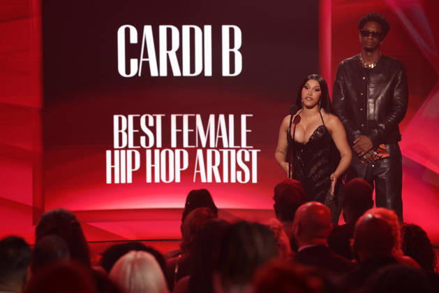 2026 BET Awards - Show Cardi B accepts the Best Female Hip Hop Artist award onstage during the 2026 BET Awards at Peacock Theater on June 28, 2026 in Los Angeles, California. . Los Angeles Peacock Theater California United States Copyright: xCraSH imageSPACEx