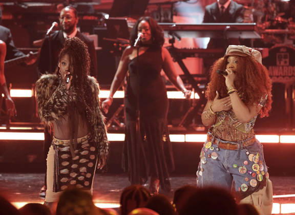 2026 BET Awards - Show SZA, Doechii perform onstage during the 2026 BET Awards at Peacock Theater on June 28, 2026 in Los Angeles, California. Los Angeles Peacock Theater California United States Copyright: xCraSH imageSPACEx