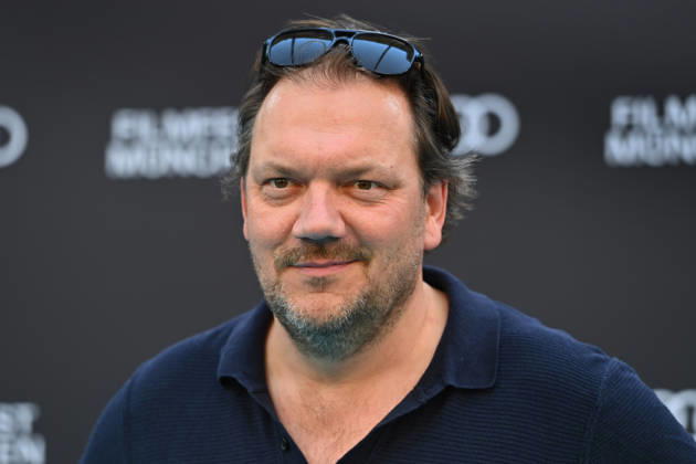 Charly HUEBNER (Schauspieler), Einzelbild,angeschnittenes Einzelmotiv,Portraet,Portrait,Porträt. 43.Filmfest Muenchen Premiere SPAZIERGANG NACH SYRAKUS am 28.06.2026 Deutsches Theater.