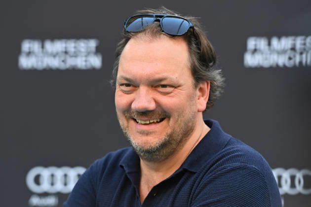 Charly HUEBNER (Schauspieler), Einzelbild,angeschnittenes Einzelmotiv,Portraet,Portrait,Porträt. 43.Filmfest Muenchen Premiere SPAZIERGANG NACH SYRAKUS am 28.06.2026 Deutsches Theater.