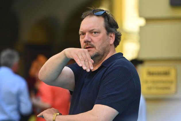Charly HUEBNER (Schauspieler), Einzelbild,angeschnittenes Einzelmotiv,Portraet,Portrait,Porträt. 43.Filmfest Muenchen Premiere SPAZIERGANG NACH SYRAKUS am 28.06.2026 Deutsches Theater.